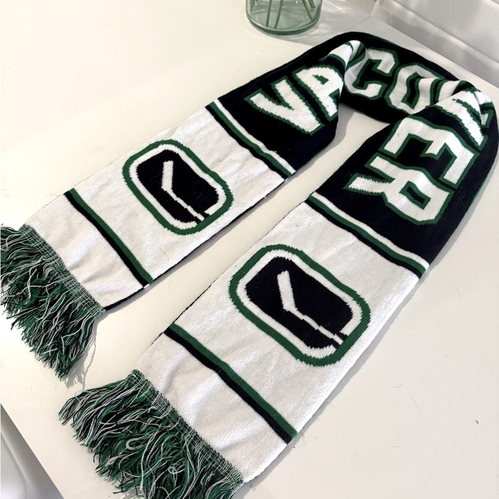 Canucks Reversible skate and orca Canucks Scarf one size - Picture 3 of 7